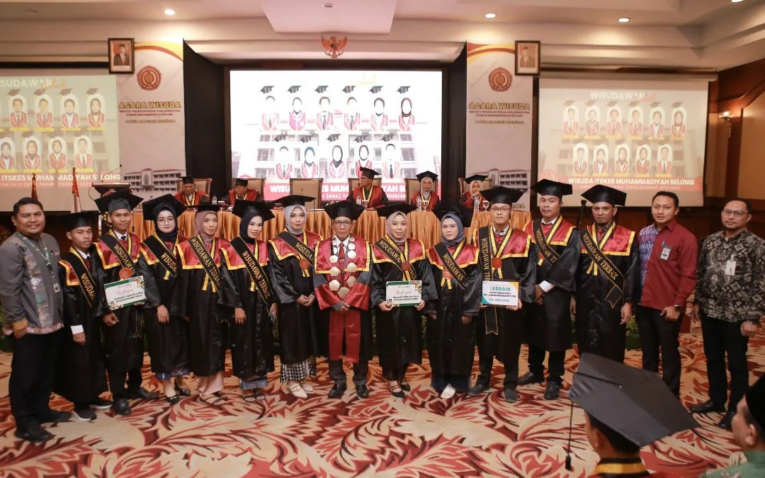 Rektor ITSkes Muhammadiyah Selong ( DR.M.JUHAD M.AP ) Resmi buka MATAF dan FKKMB bagi para Mahasiswa Baru Tahun ajaran 2023-2024